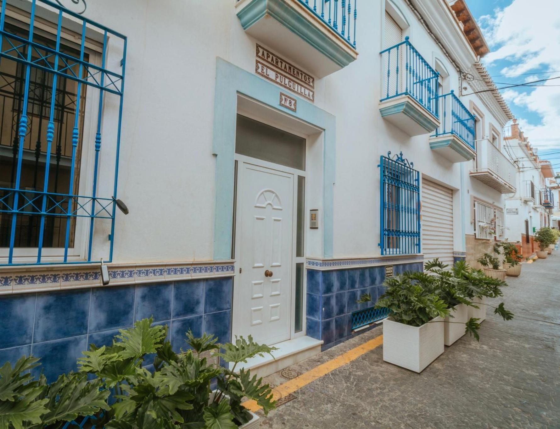 Las Flores Apartments Нерха Екстер'єр фото
